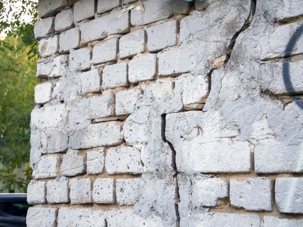Cracked Brick Wall Repair in Sterling